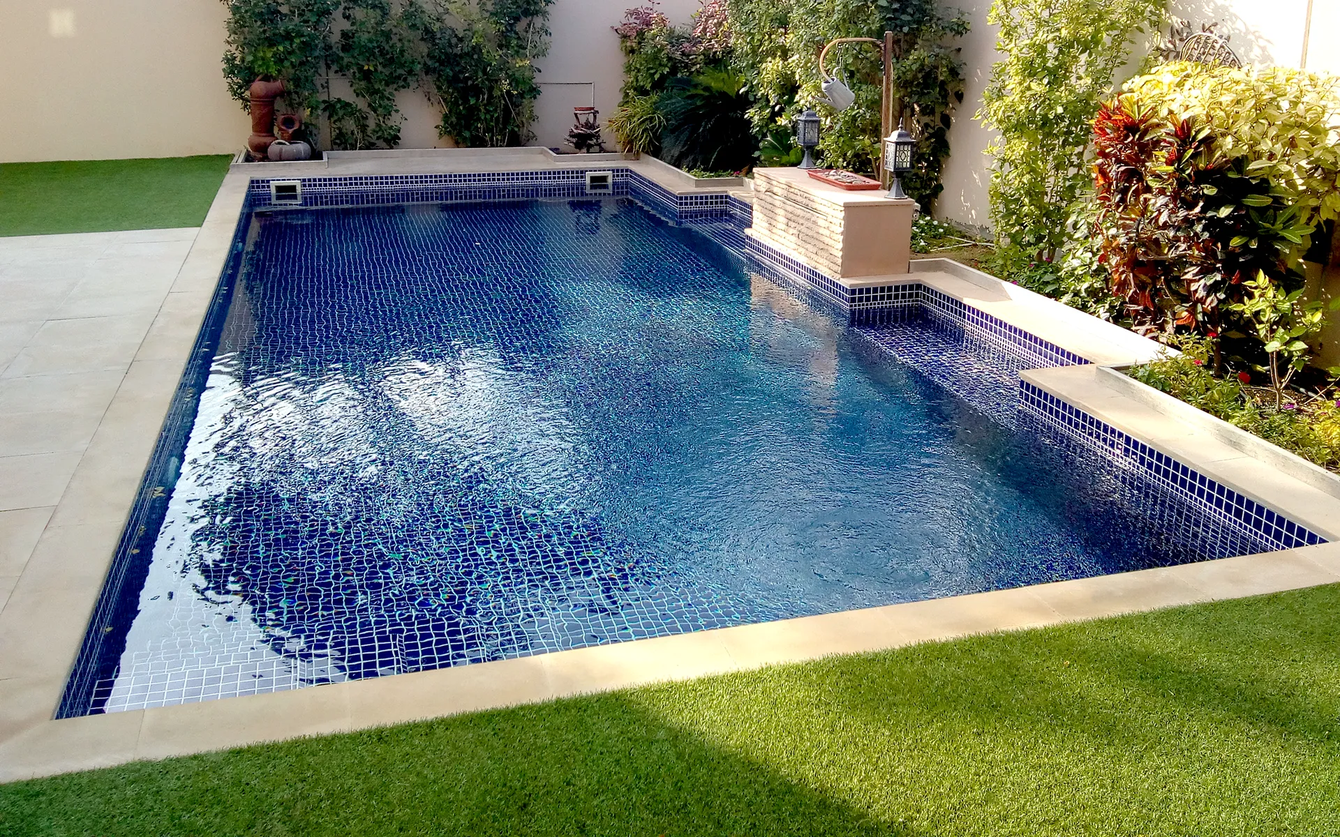 professional pool cleaning service